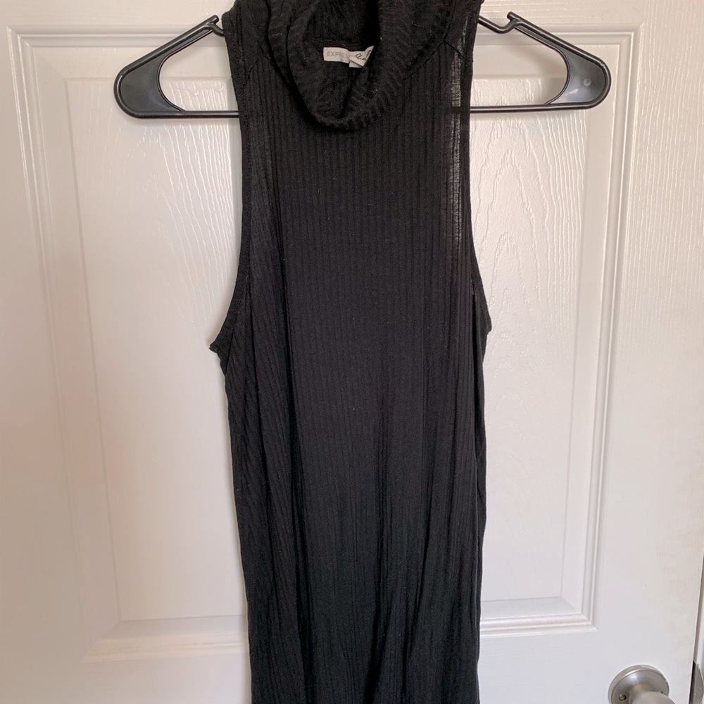 Sleeveless turtleneck